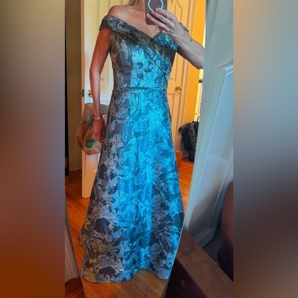 Rene Ruiz 🎉HP🎉🔥Sale🔥 Collection elegant  Gray and Silver evening dress